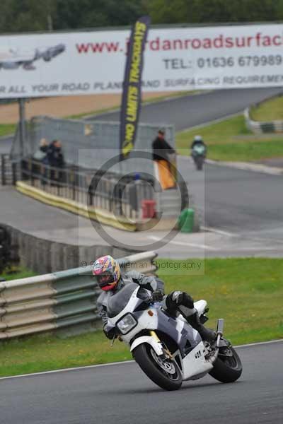 Mallory park Leicestershire;Mallory park photographs;Motorcycle action photographs;event digital images;eventdigitalimages;mallory park;no limits trackday;peter wileman photography;trackday;trackday digital images;trackday photos