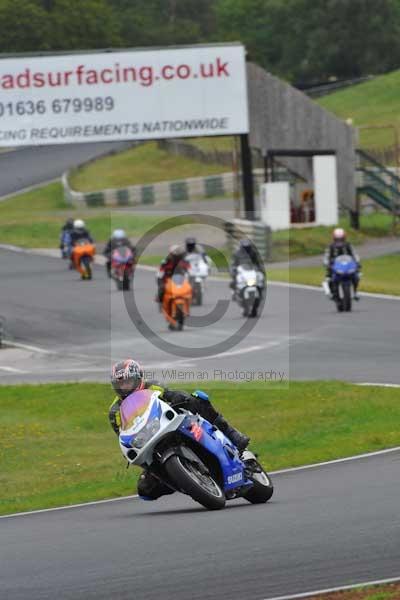 Mallory park Leicestershire;Mallory park photographs;Motorcycle action photographs;event digital images;eventdigitalimages;mallory park;no limits trackday;peter wileman photography;trackday;trackday digital images;trackday photos