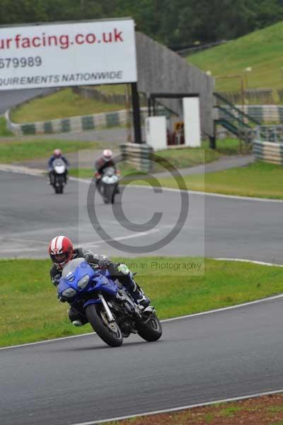 Mallory park Leicestershire;Mallory park photographs;Motorcycle action photographs;event digital images;eventdigitalimages;mallory park;no limits trackday;peter wileman photography;trackday;trackday digital images;trackday photos