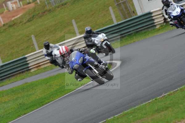 Mallory park Leicestershire;Mallory park photographs;Motorcycle action photographs;event digital images;eventdigitalimages;mallory park;no limits trackday;peter wileman photography;trackday;trackday digital images;trackday photos