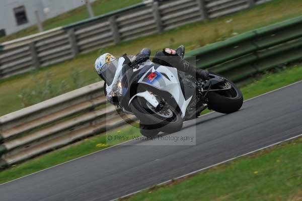 Mallory park Leicestershire;Mallory park photographs;Motorcycle action photographs;event digital images;eventdigitalimages;mallory park;no limits trackday;peter wileman photography;trackday;trackday digital images;trackday photos