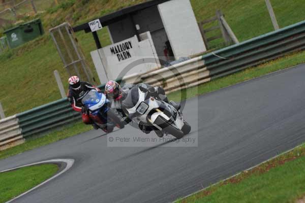 Mallory park Leicestershire;Mallory park photographs;Motorcycle action photographs;event digital images;eventdigitalimages;mallory park;no limits trackday;peter wileman photography;trackday;trackday digital images;trackday photos