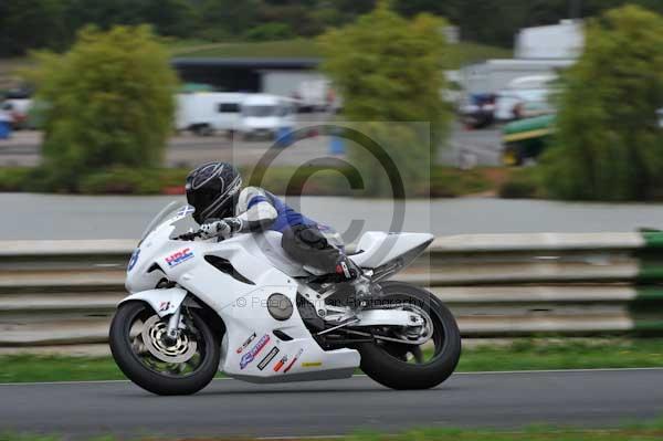 Mallory park Leicestershire;Mallory park photographs;Motorcycle action photographs;event digital images;eventdigitalimages;mallory park;no limits trackday;peter wileman photography;trackday;trackday digital images;trackday photos