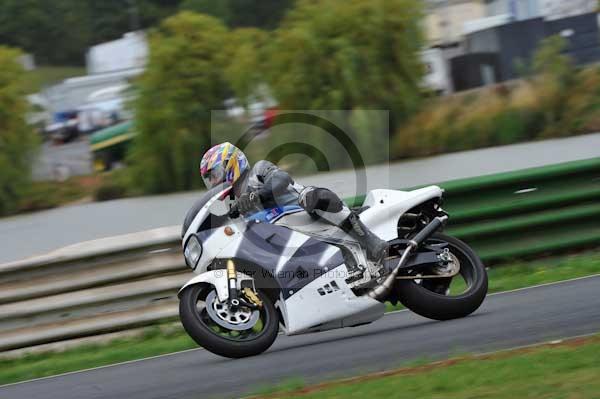 Mallory park Leicestershire;Mallory park photographs;Motorcycle action photographs;event digital images;eventdigitalimages;mallory park;no limits trackday;peter wileman photography;trackday;trackday digital images;trackday photos