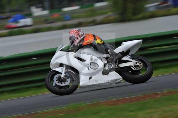 Mallory park Leicestershire;Mallory park photographs;Motorcycle action photographs;event digital images;eventdigitalimages;mallory park;no limits trackday;peter wileman photography;trackday;trackday digital images;trackday photos