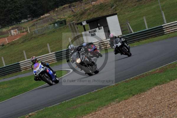 Mallory park Leicestershire;Mallory park photographs;Motorcycle action photographs;event digital images;eventdigitalimages;mallory park;no limits trackday;peter wileman photography;trackday;trackday digital images;trackday photos