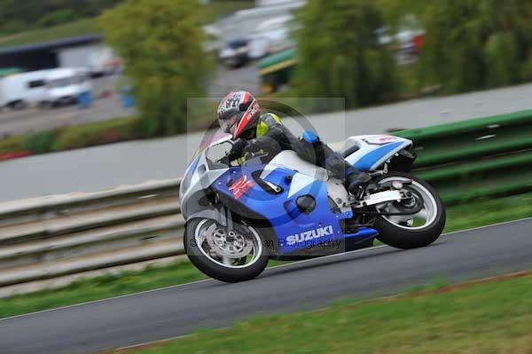 Mallory park Leicestershire;Mallory park photographs;Motorcycle action photographs;event digital images;eventdigitalimages;mallory park;no limits trackday;peter wileman photography;trackday;trackday digital images;trackday photos