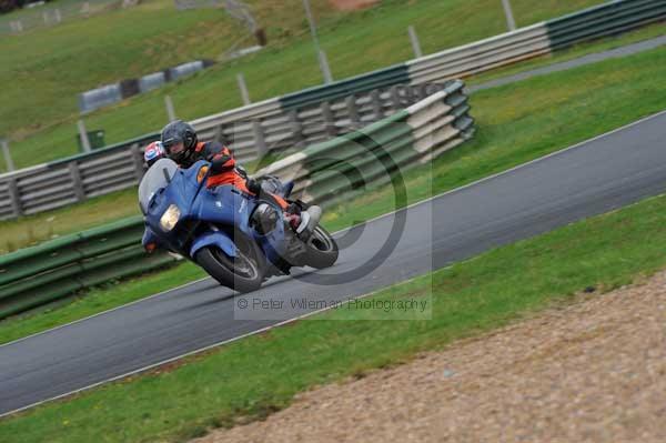Mallory park Leicestershire;Mallory park photographs;Motorcycle action photographs;event digital images;eventdigitalimages;mallory park;no limits trackday;peter wileman photography;trackday;trackday digital images;trackday photos