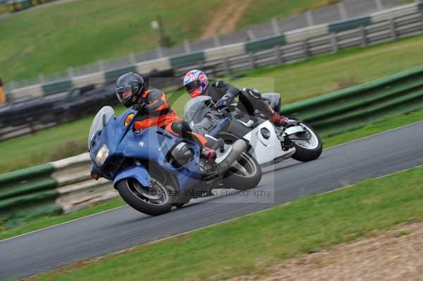 Mallory park Leicestershire;Mallory park photographs;Motorcycle action photographs;event digital images;eventdigitalimages;mallory park;no limits trackday;peter wileman photography;trackday;trackday digital images;trackday photos
