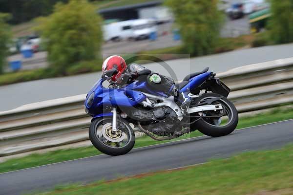Mallory park Leicestershire;Mallory park photographs;Motorcycle action photographs;event digital images;eventdigitalimages;mallory park;no limits trackday;peter wileman photography;trackday;trackday digital images;trackday photos
