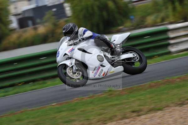 Mallory park Leicestershire;Mallory park photographs;Motorcycle action photographs;event digital images;eventdigitalimages;mallory park;no limits trackday;peter wileman photography;trackday;trackday digital images;trackday photos