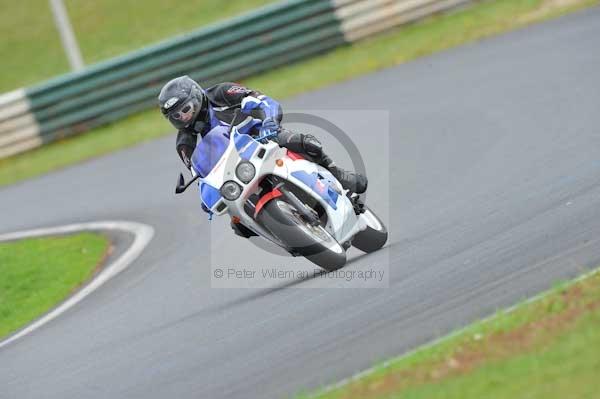 Mallory park Leicestershire;Mallory park photographs;Motorcycle action photographs;event digital images;eventdigitalimages;mallory park;no limits trackday;peter wileman photography;trackday;trackday digital images;trackday photos