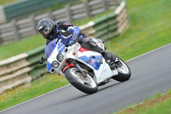 Mallory park Leicestershire;Mallory park photographs;Motorcycle action photographs;event digital images;eventdigitalimages;mallory park;no limits trackday;peter wileman photography;trackday;trackday digital images;trackday photos