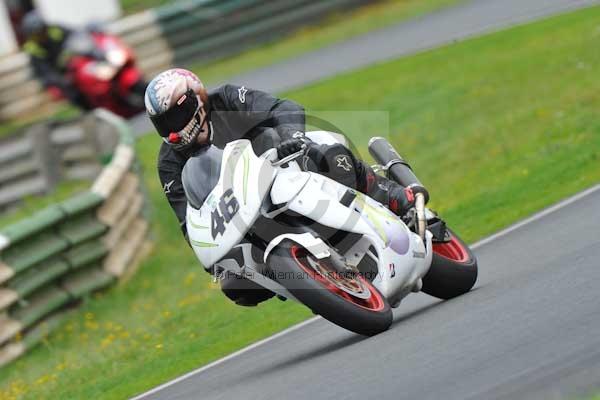 Mallory park Leicestershire;Mallory park photographs;Motorcycle action photographs;event digital images;eventdigitalimages;mallory park;no limits trackday;peter wileman photography;trackday;trackday digital images;trackday photos