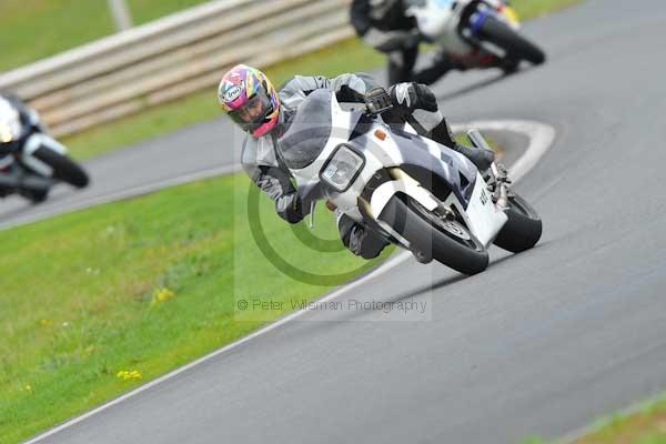 Mallory park Leicestershire;Mallory park photographs;Motorcycle action photographs;event digital images;eventdigitalimages;mallory park;no limits trackday;peter wileman photography;trackday;trackday digital images;trackday photos