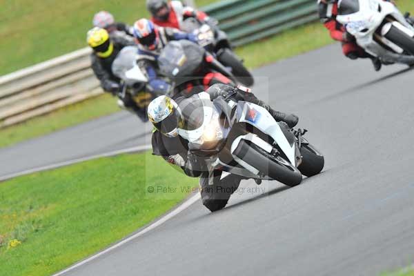 Mallory park Leicestershire;Mallory park photographs;Motorcycle action photographs;event digital images;eventdigitalimages;mallory park;no limits trackday;peter wileman photography;trackday;trackday digital images;trackday photos