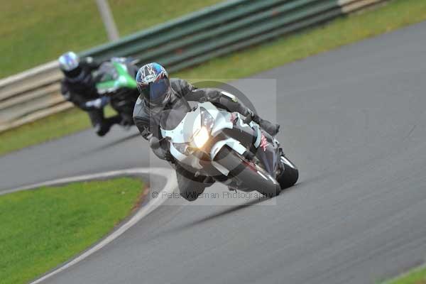 Mallory park Leicestershire;Mallory park photographs;Motorcycle action photographs;event digital images;eventdigitalimages;mallory park;no limits trackday;peter wileman photography;trackday;trackday digital images;trackday photos