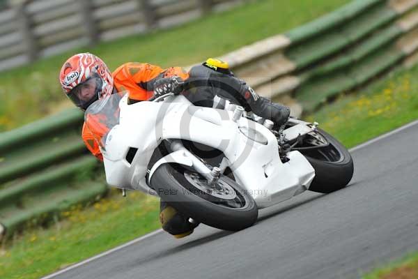 Mallory park Leicestershire;Mallory park photographs;Motorcycle action photographs;event digital images;eventdigitalimages;mallory park;no limits trackday;peter wileman photography;trackday;trackday digital images;trackday photos