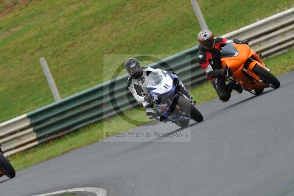 Mallory park Leicestershire;Mallory park photographs;Motorcycle action photographs;event digital images;eventdigitalimages;mallory park;no limits trackday;peter wileman photography;trackday;trackday digital images;trackday photos