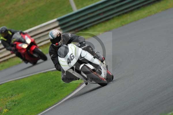 Mallory park Leicestershire;Mallory park photographs;Motorcycle action photographs;event digital images;eventdigitalimages;mallory park;no limits trackday;peter wileman photography;trackday;trackday digital images;trackday photos