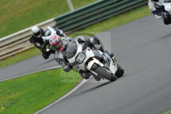 Mallory park Leicestershire;Mallory park photographs;Motorcycle action photographs;event digital images;eventdigitalimages;mallory park;no limits trackday;peter wileman photography;trackday;trackday digital images;trackday photos