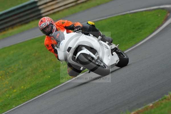 Mallory park Leicestershire;Mallory park photographs;Motorcycle action photographs;event digital images;eventdigitalimages;mallory park;no limits trackday;peter wileman photography;trackday;trackday digital images;trackday photos