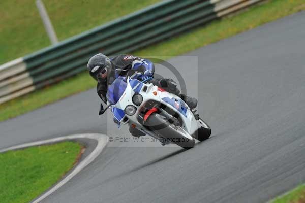 Mallory park Leicestershire;Mallory park photographs;Motorcycle action photographs;event digital images;eventdigitalimages;mallory park;no limits trackday;peter wileman photography;trackday;trackday digital images;trackday photos