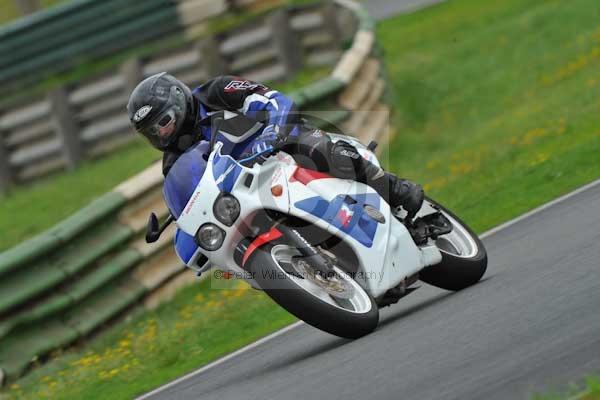 Mallory park Leicestershire;Mallory park photographs;Motorcycle action photographs;event digital images;eventdigitalimages;mallory park;no limits trackday;peter wileman photography;trackday;trackday digital images;trackday photos