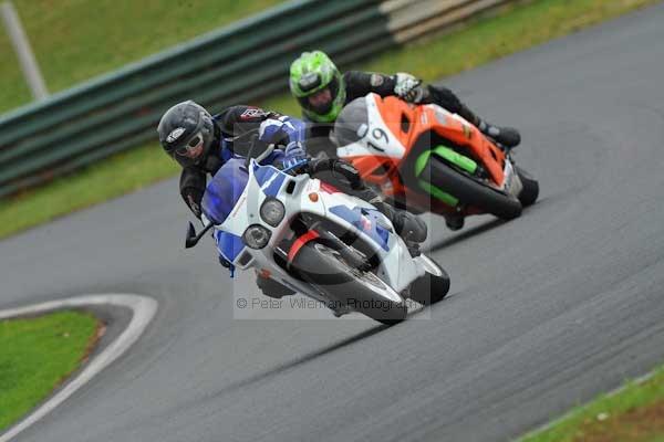 Mallory park Leicestershire;Mallory park photographs;Motorcycle action photographs;event digital images;eventdigitalimages;mallory park;no limits trackday;peter wileman photography;trackday;trackday digital images;trackday photos
