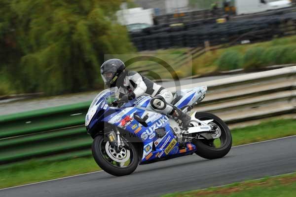 Mallory park Leicestershire;Mallory park photographs;Motorcycle action photographs;event digital images;eventdigitalimages;mallory park;no limits trackday;peter wileman photography;trackday;trackday digital images;trackday photos