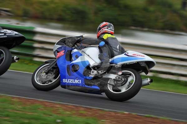 Mallory park Leicestershire;Mallory park photographs;Motorcycle action photographs;event digital images;eventdigitalimages;mallory park;no limits trackday;peter wileman photography;trackday;trackday digital images;trackday photos