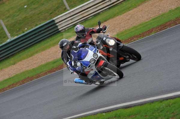Mallory park Leicestershire;Mallory park photographs;Motorcycle action photographs;event digital images;eventdigitalimages;mallory park;no limits trackday;peter wileman photography;trackday;trackday digital images;trackday photos