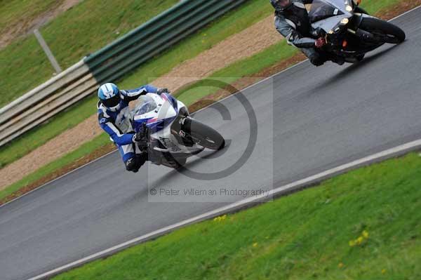 Mallory park Leicestershire;Mallory park photographs;Motorcycle action photographs;event digital images;eventdigitalimages;mallory park;no limits trackday;peter wileman photography;trackday;trackday digital images;trackday photos