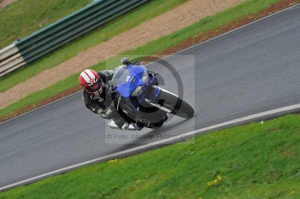 Mallory park Leicestershire;Mallory park photographs;Motorcycle action photographs;event digital images;eventdigitalimages;mallory park;no limits trackday;peter wileman photography;trackday;trackday digital images;trackday photos