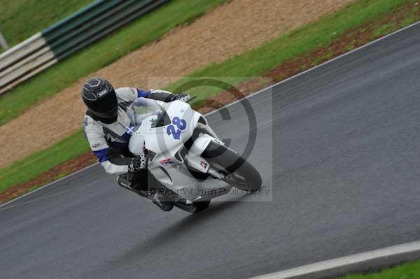 Mallory park Leicestershire;Mallory park photographs;Motorcycle action photographs;event digital images;eventdigitalimages;mallory park;no limits trackday;peter wileman photography;trackday;trackday digital images;trackday photos