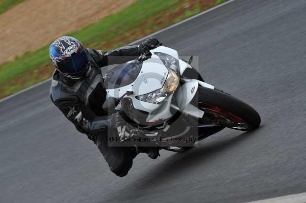 Mallory park Leicestershire;Mallory park photographs;Motorcycle action photographs;event digital images;eventdigitalimages;mallory park;no limits trackday;peter wileman photography;trackday;trackday digital images;trackday photos