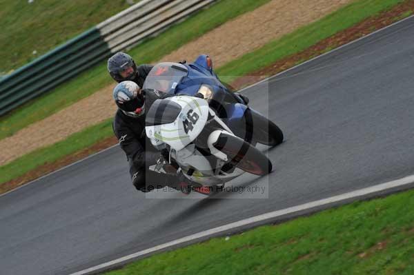 Mallory park Leicestershire;Mallory park photographs;Motorcycle action photographs;event digital images;eventdigitalimages;mallory park;no limits trackday;peter wileman photography;trackday;trackday digital images;trackday photos
