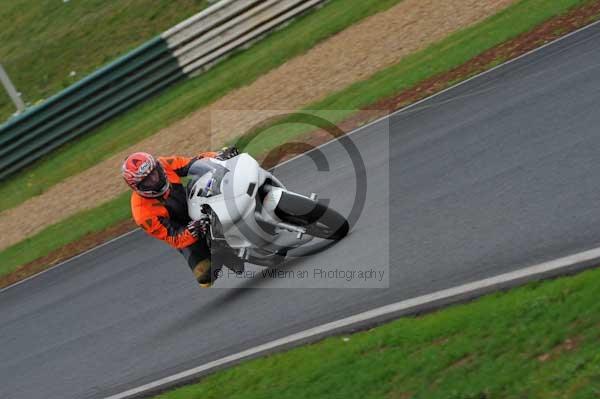 Mallory park Leicestershire;Mallory park photographs;Motorcycle action photographs;event digital images;eventdigitalimages;mallory park;no limits trackday;peter wileman photography;trackday;trackday digital images;trackday photos