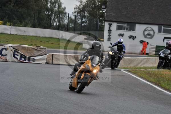 Mallory park Leicestershire;Mallory park photographs;Motorcycle action photographs;event digital images;eventdigitalimages;mallory park;no limits trackday;peter wileman photography;trackday;trackday digital images;trackday photos