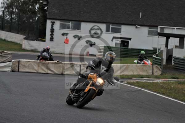 Mallory park Leicestershire;Mallory park photographs;Motorcycle action photographs;event digital images;eventdigitalimages;mallory park;no limits trackday;peter wileman photography;trackday;trackday digital images;trackday photos