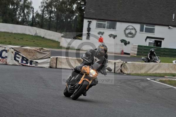 Mallory park Leicestershire;Mallory park photographs;Motorcycle action photographs;event digital images;eventdigitalimages;mallory park;no limits trackday;peter wileman photography;trackday;trackday digital images;trackday photos