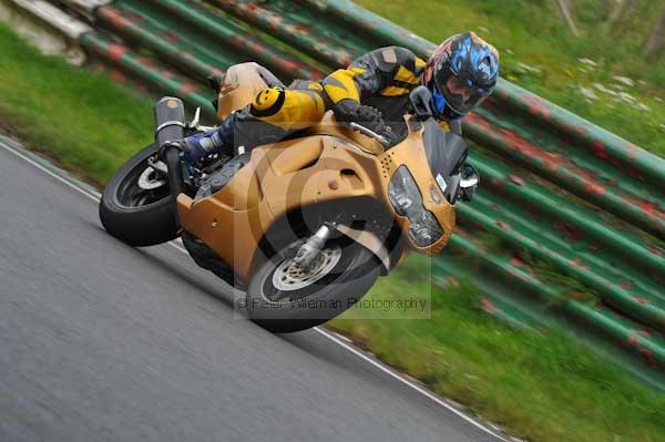 Mallory park Leicestershire;Mallory park photographs;Motorcycle action photographs;event digital images;eventdigitalimages;mallory park;no limits trackday;peter wileman photography;trackday;trackday digital images;trackday photos