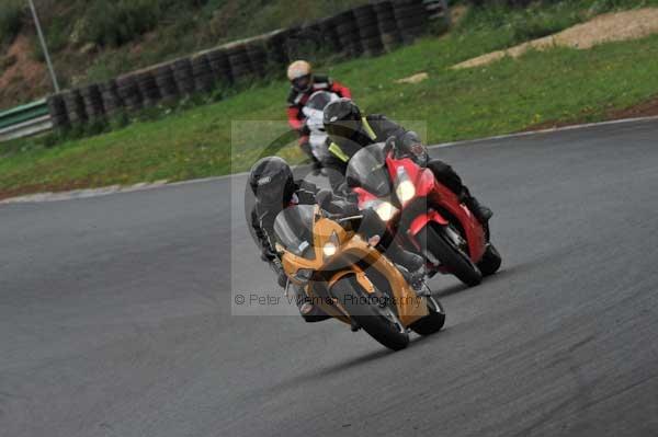 Mallory park Leicestershire;Mallory park photographs;Motorcycle action photographs;event digital images;eventdigitalimages;mallory park;no limits trackday;peter wileman photography;trackday;trackday digital images;trackday photos