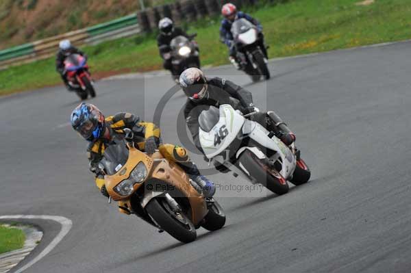 Mallory park Leicestershire;Mallory park photographs;Motorcycle action photographs;event digital images;eventdigitalimages;mallory park;no limits trackday;peter wileman photography;trackday;trackday digital images;trackday photos