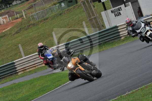 Mallory park Leicestershire;Mallory park photographs;Motorcycle action photographs;event digital images;eventdigitalimages;mallory park;no limits trackday;peter wileman photography;trackday;trackday digital images;trackday photos