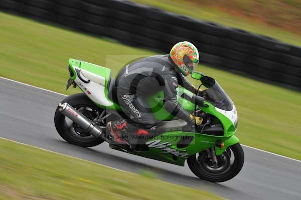 Mallory park Leicestershire;Mallory park photographs;Motorcycle action photographs;event digital images;eventdigitalimages;mallory park;no limits trackday;peter wileman photography;trackday;trackday digital images;trackday photos