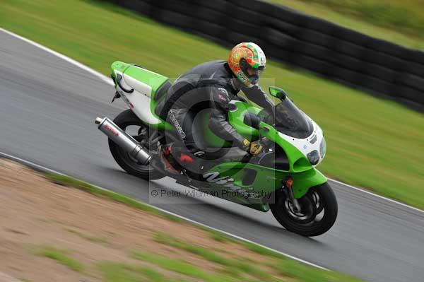 Mallory park Leicestershire;Mallory park photographs;Motorcycle action photographs;event digital images;eventdigitalimages;mallory park;no limits trackday;peter wileman photography;trackday;trackday digital images;trackday photos