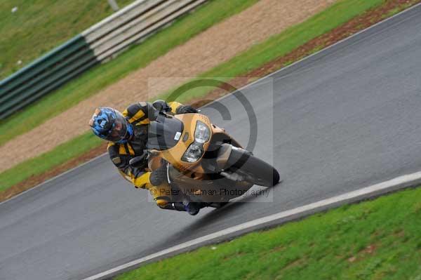 Mallory park Leicestershire;Mallory park photographs;Motorcycle action photographs;event digital images;eventdigitalimages;mallory park;no limits trackday;peter wileman photography;trackday;trackday digital images;trackday photos