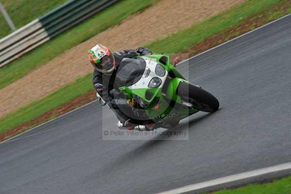 Mallory park Leicestershire;Mallory park photographs;Motorcycle action photographs;event digital images;eventdigitalimages;mallory park;no limits trackday;peter wileman photography;trackday;trackday digital images;trackday photos