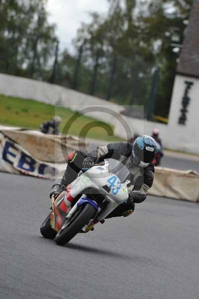 Mallory park Leicestershire;Mallory park photographs;Motorcycle action photographs;event digital images;eventdigitalimages;mallory park;no limits trackday;peter wileman photography;trackday;trackday digital images;trackday photos